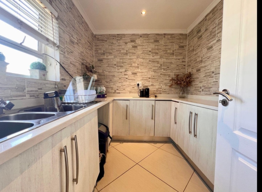4 Bedroom Property for Sale in Myburgh Park Western Cape